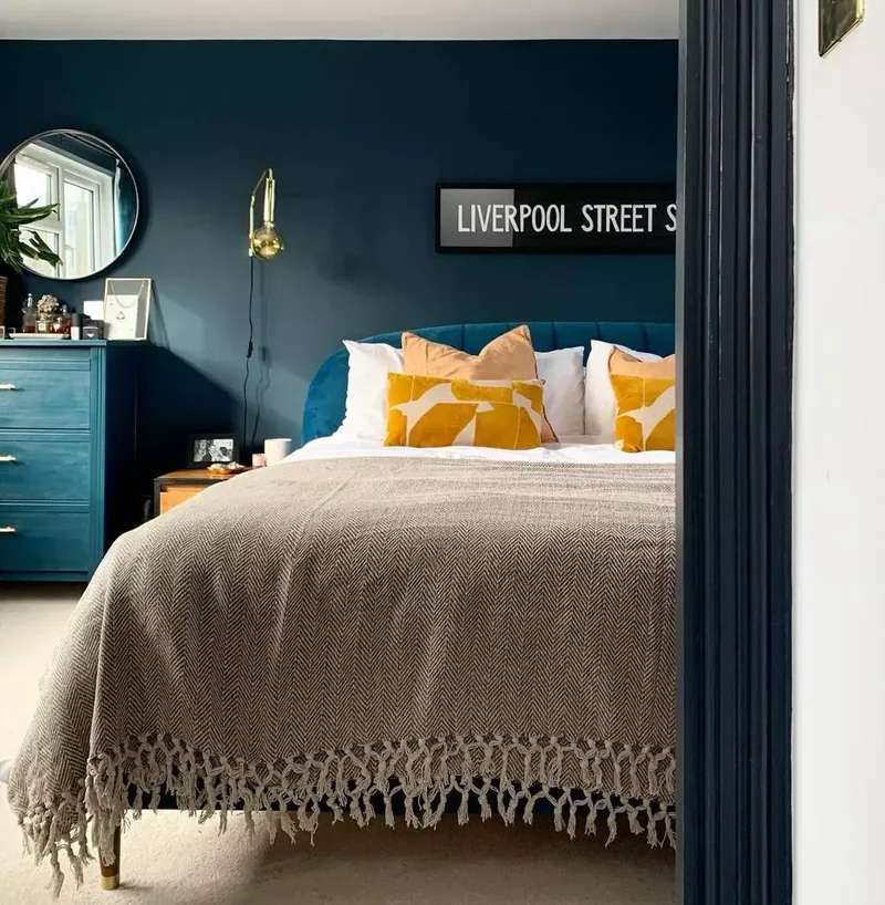 25 Navy Blue Bedroom Designs That Transcend Nautical Style 8 Match Your Furniture to Your Walls