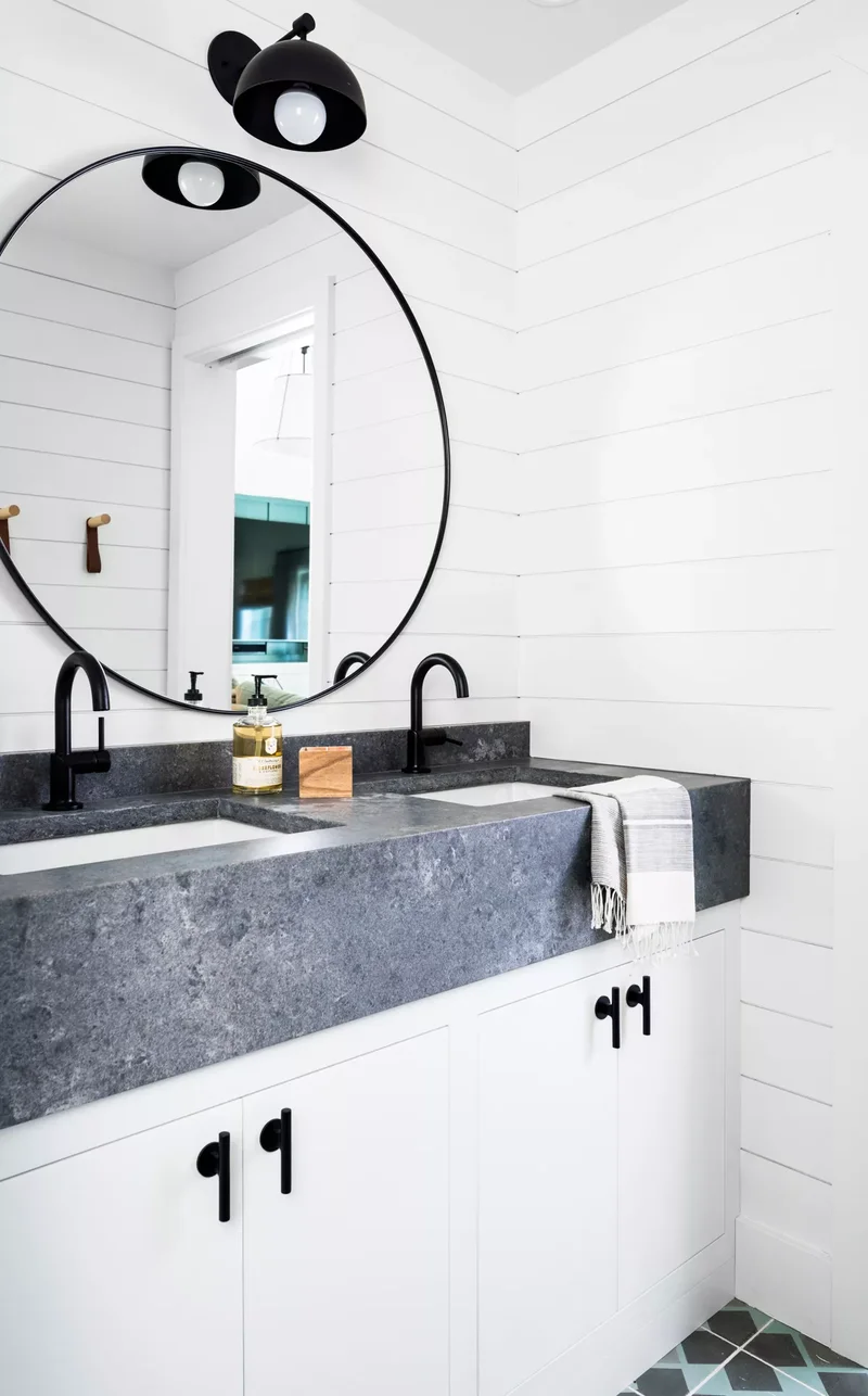 31 Stunning Black and White Bathroom Design Ideas 13 Matte Black Hardware