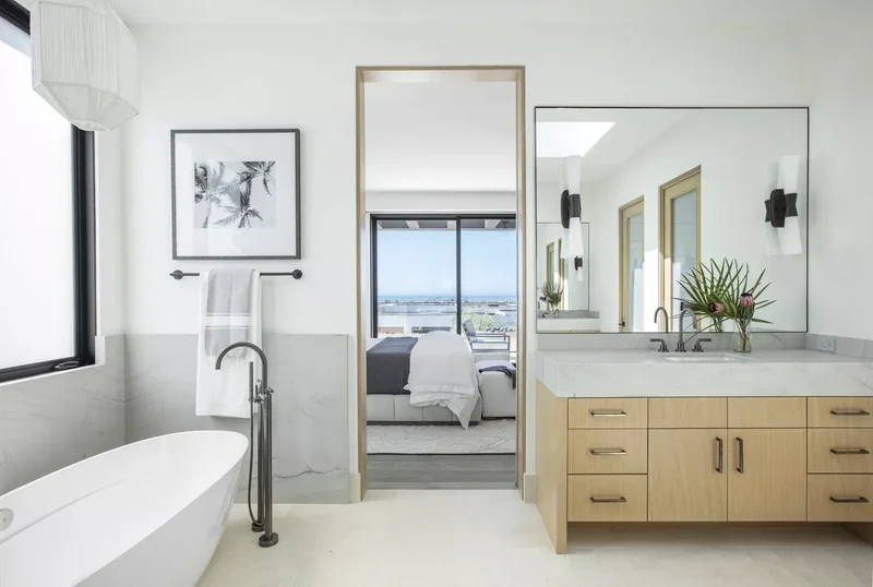 Maximal Views in a Minimalist Bathroom