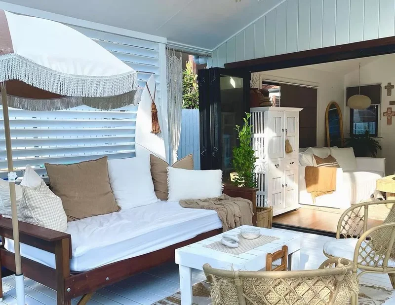 Maximize Comfort With Throw Pillows and Blankets