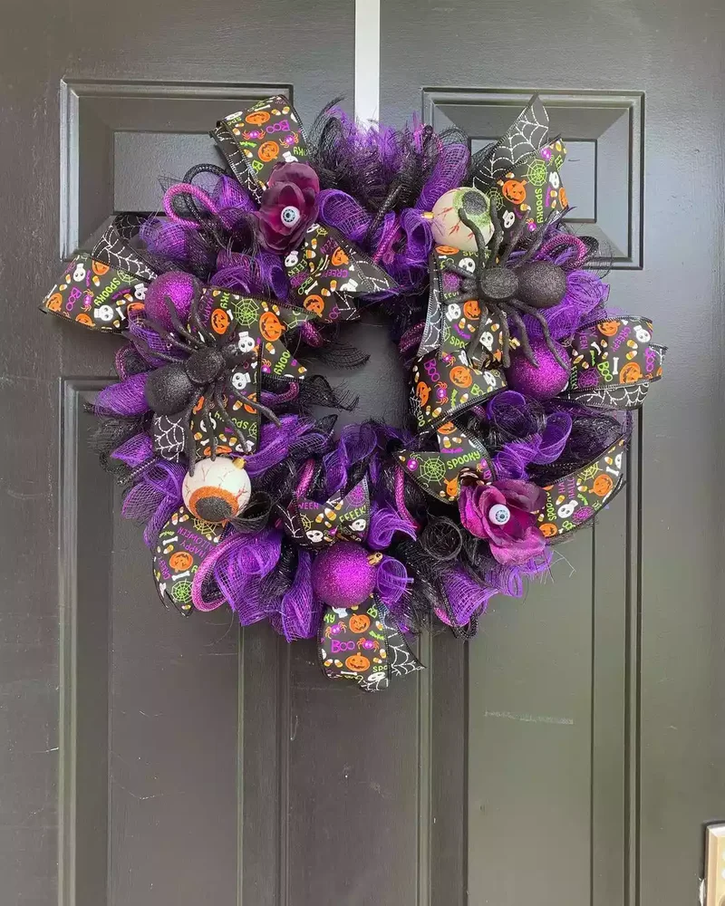 45 Halloween Wreath Ideas to Craft Before October Arrives 14 Mesh Halloween Wreath