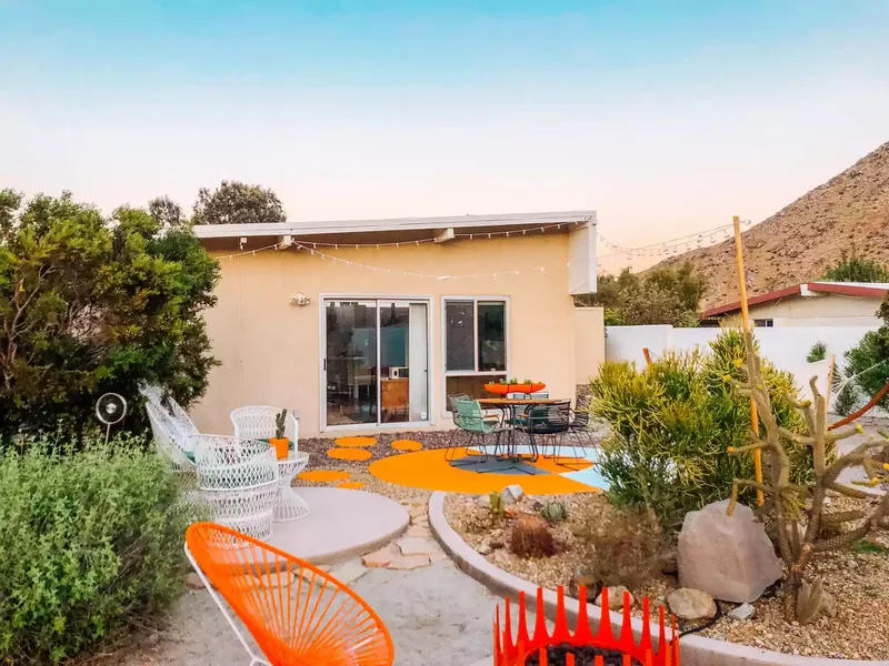 Mid-Century Corner Garden