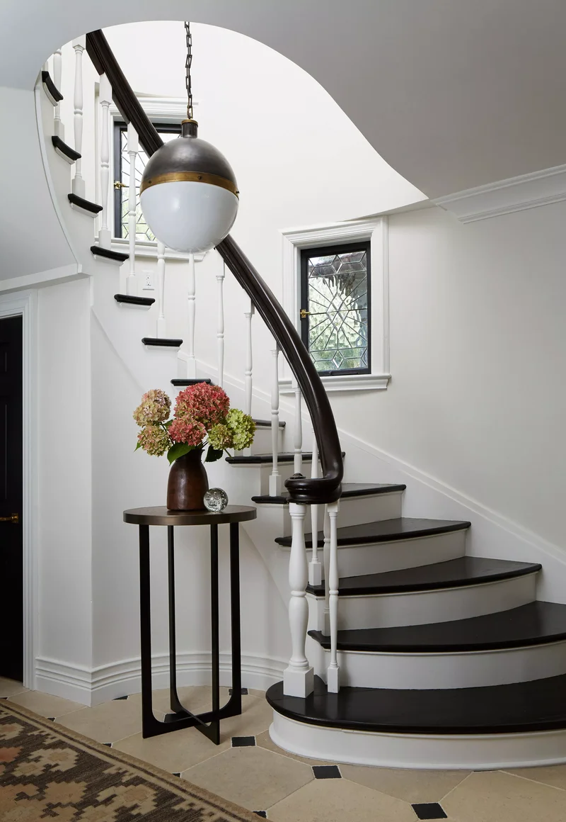 22 Stunning Foyer Design Ideas for Your Home's Grand Entry 9 Mind the Curves