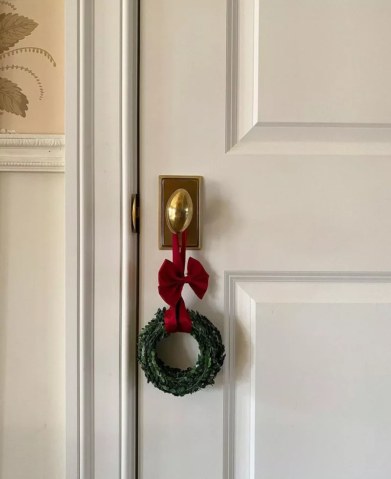 Christmas Door Decorating Ideas: 30 Designer Looks to Try 7 Mini Door Handle Wreath