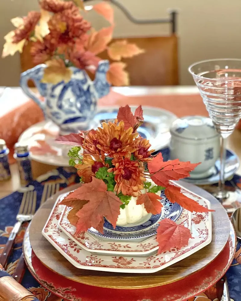 62 Stunning Thanksgiving Table Settings That Will Wow Guests 60 Mini Pumpkin Place Setting