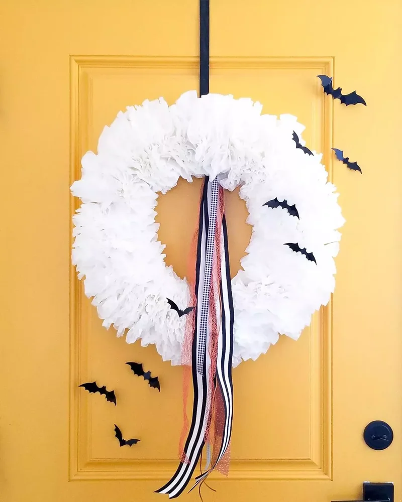 45 Halloween Wreath Ideas to Craft Before October Arrives 8 Minimalist Halloween Wreath
