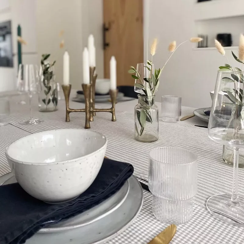 62 Stunning Thanksgiving Table Settings That Will Wow Guests 19 Minimalist Table Setting