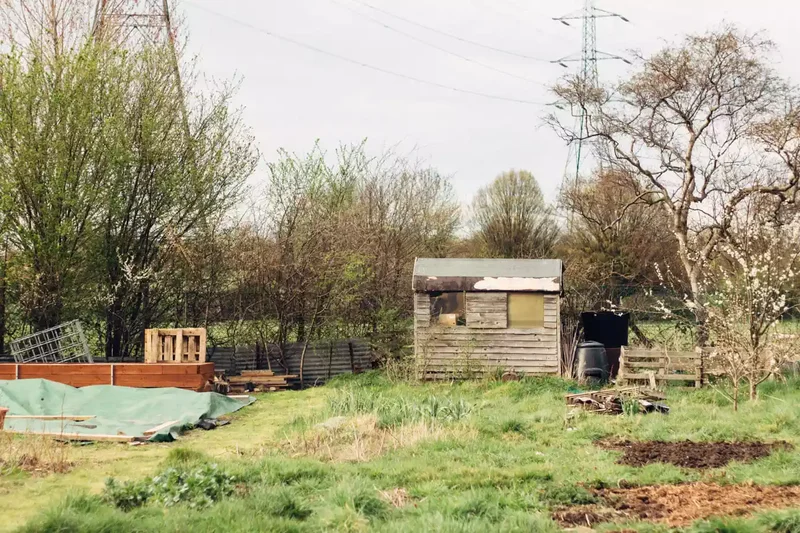 Mismatched Pallet Fencing