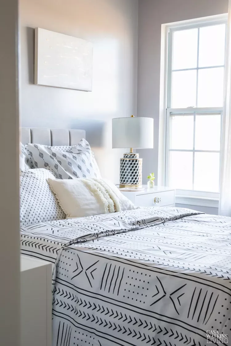 39 Scandinavian Bedroom Designs That Are Effortlessly Chic 2 Mix Patterns