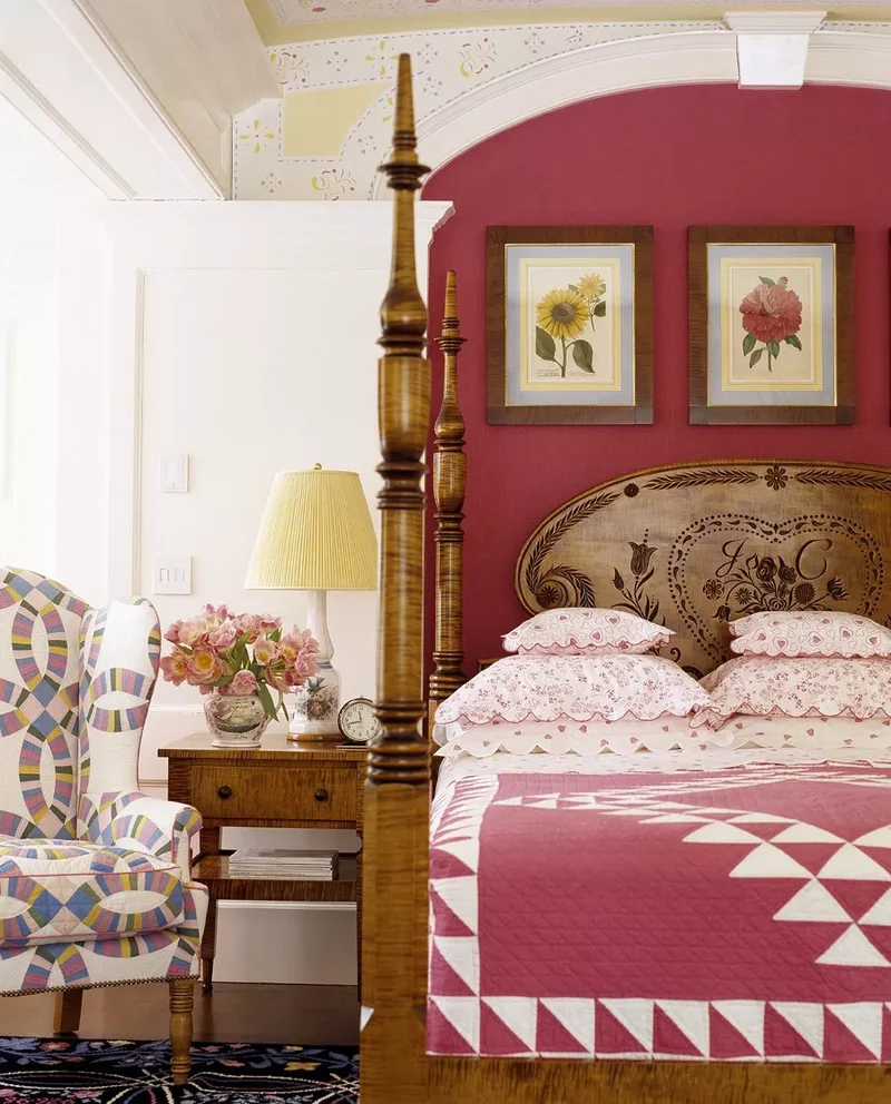 Mix Red Walls and Bedding