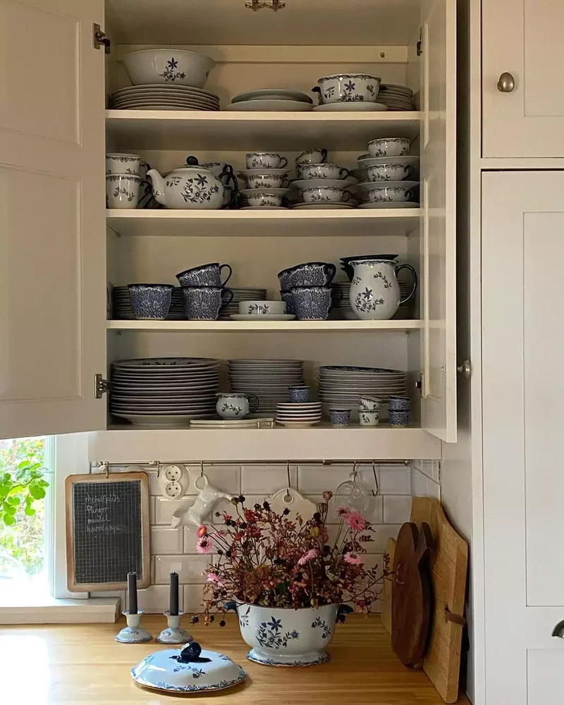 30 Charming Cottagecore Kitchen Ideas for Your Cozy Home 12 Mix Up Your Dishware