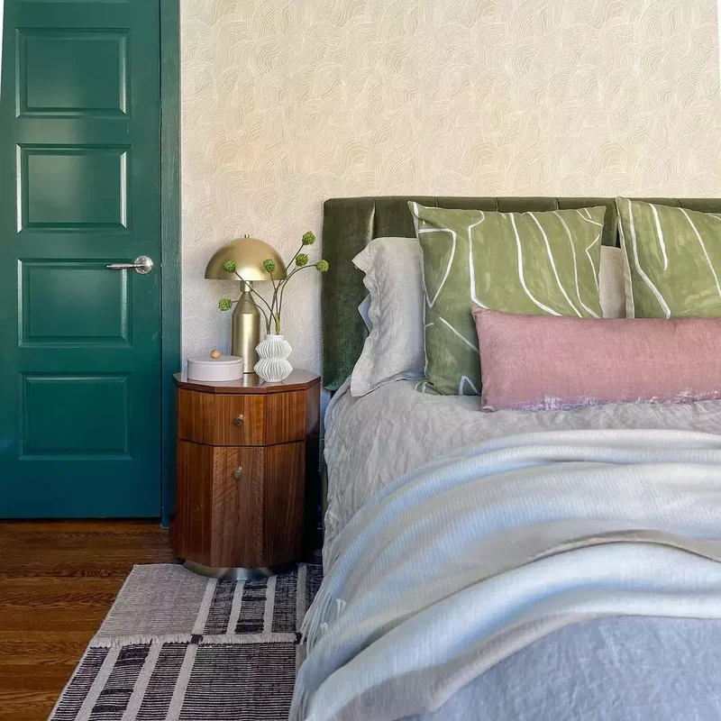 30 Beautiful Bedding Ideas to Make Your Bedroom Extra Cozy 1 Mix and Match Colors