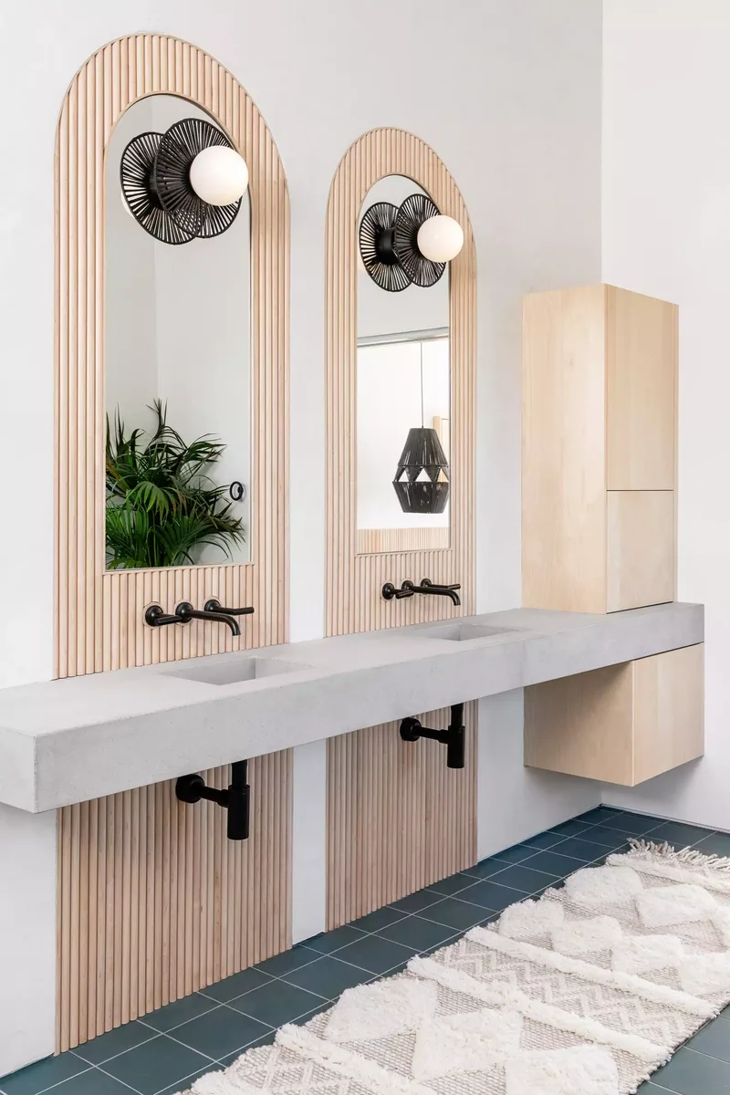 30 Designer Tips for Creating a Japandi Bathroom Retreat 2 Mixed Textures