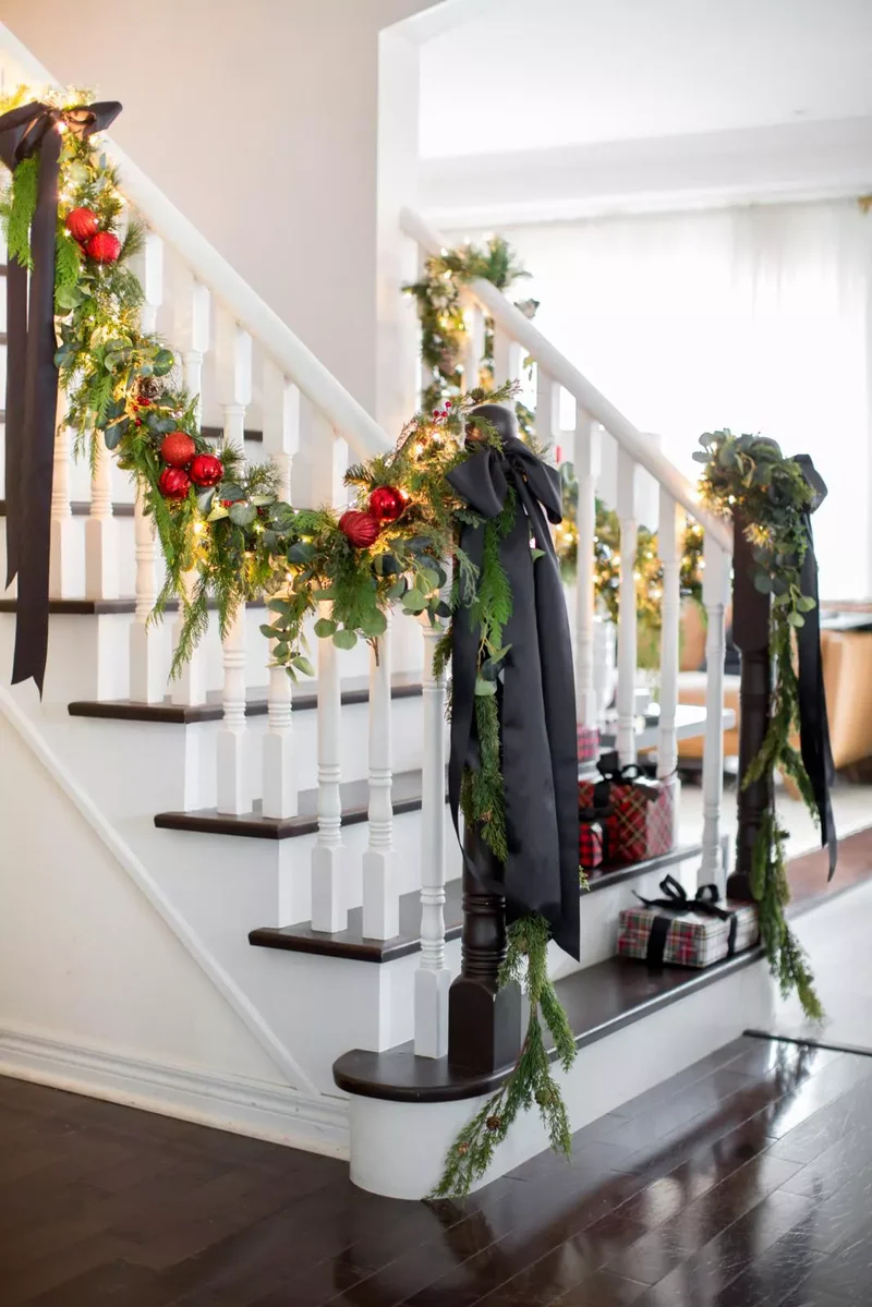 Modern Staircase Garland