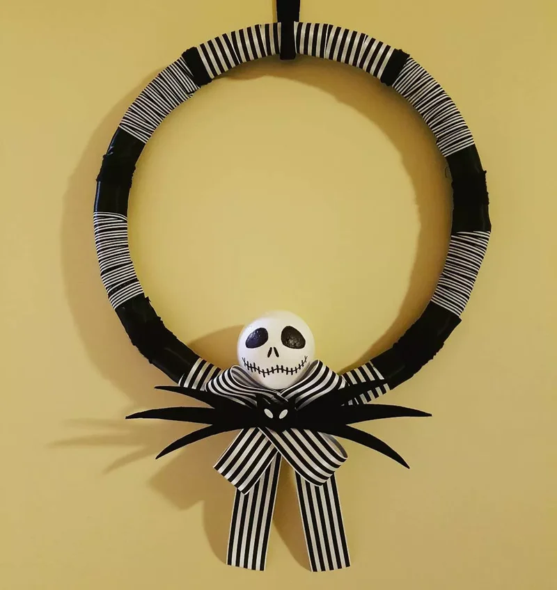 45 Halloween Wreath Ideas to Craft Before October Arrives 20 Movie-Inspired Halloween Wreath