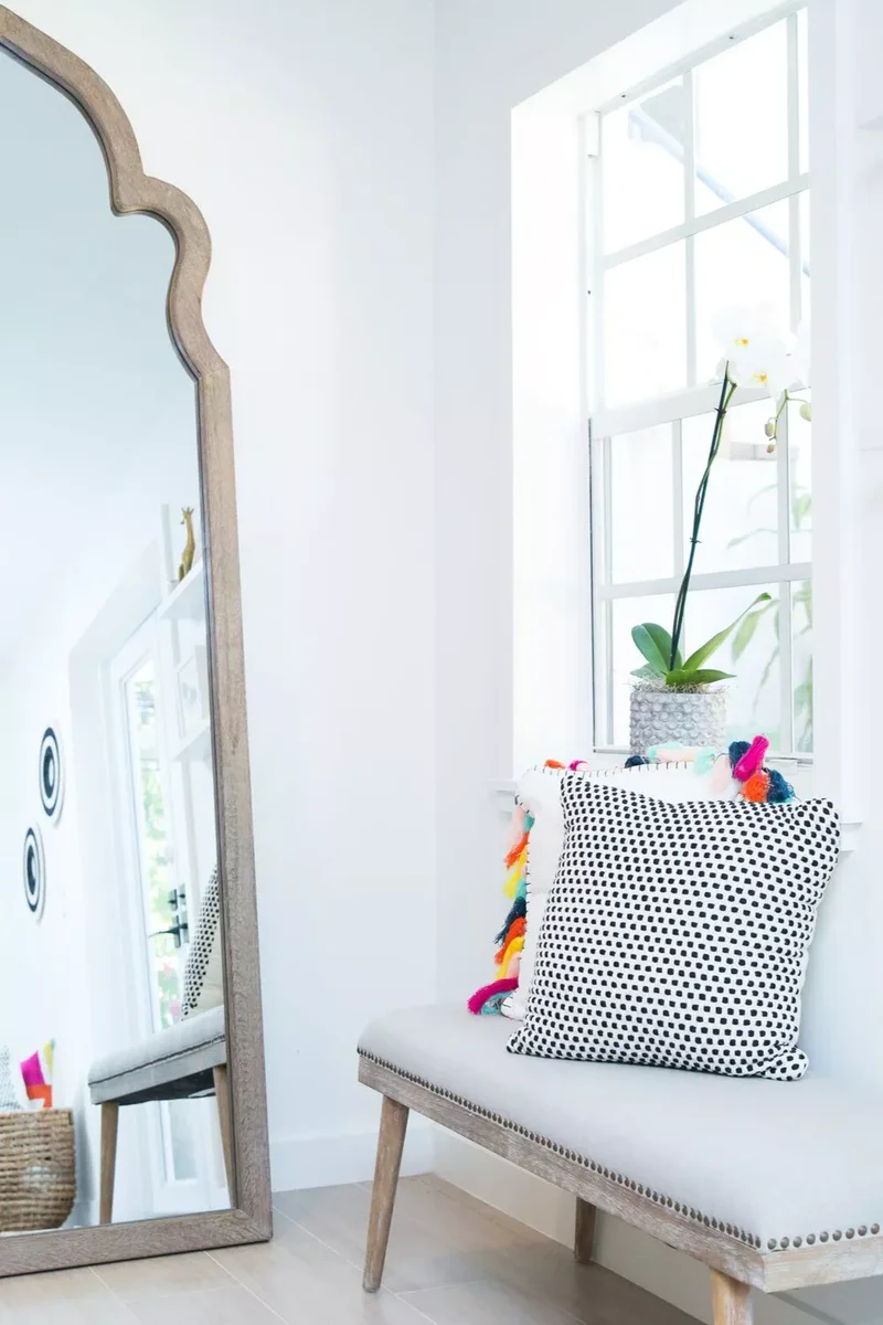 28 Beautiful Entryway Bench Ideas That Welcome Your Guests 2 Nailhead Trim Bench