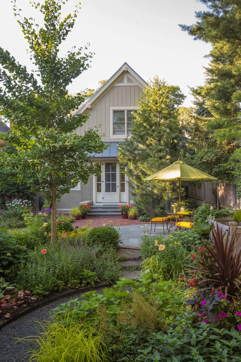 24 Beautiful Garden Path Ideas for Your Outdoor Retreat 15 Narrow Backyard Pathway