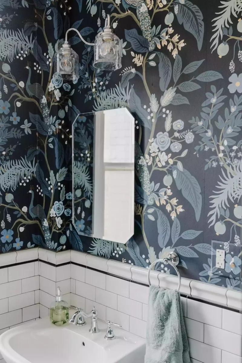 42 Vibrant Bathroom Color Ideas for Small Space Styling 32 Navy Blue