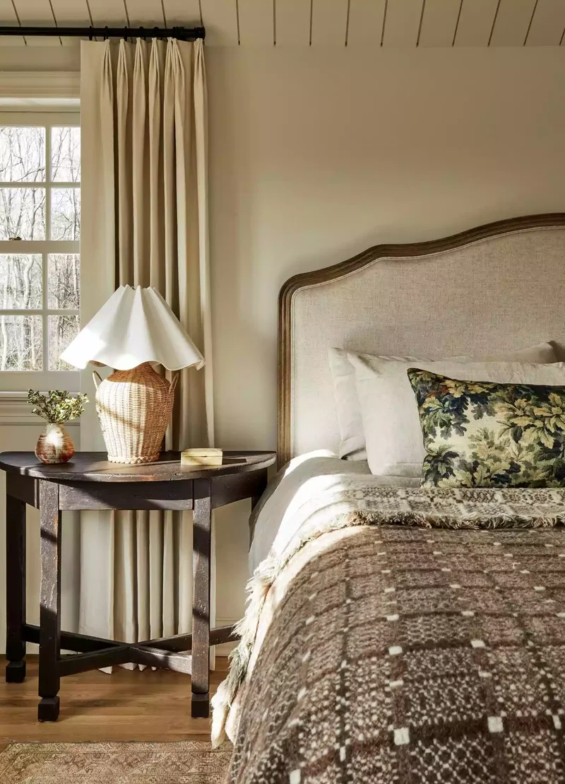 29 Neutral Bedroom Designs You'll Love Cozying Up In This Fall 20 Neutral Farmhouse Bedroom