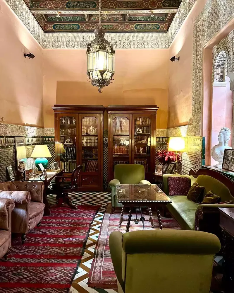 25 Green Couch Living Room Ideas That Show This Trend Lasts 14 Oak-Framed Green Sofa