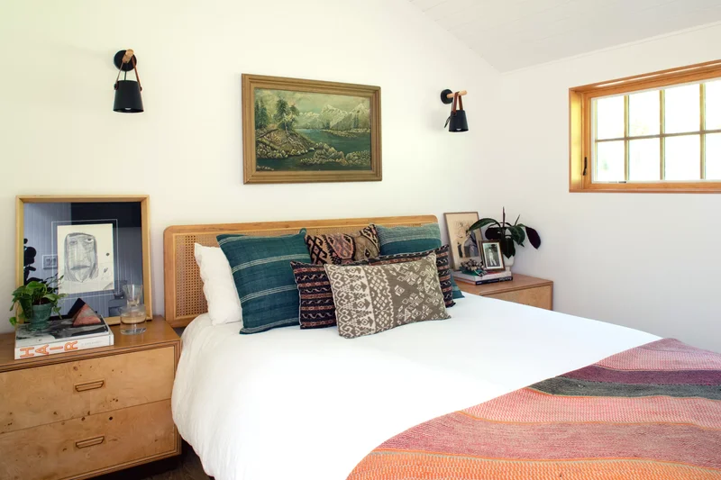 10 Clever Small Guest Bedroom Ideas for Cozy Comfort 10 Opt for Low Furniture