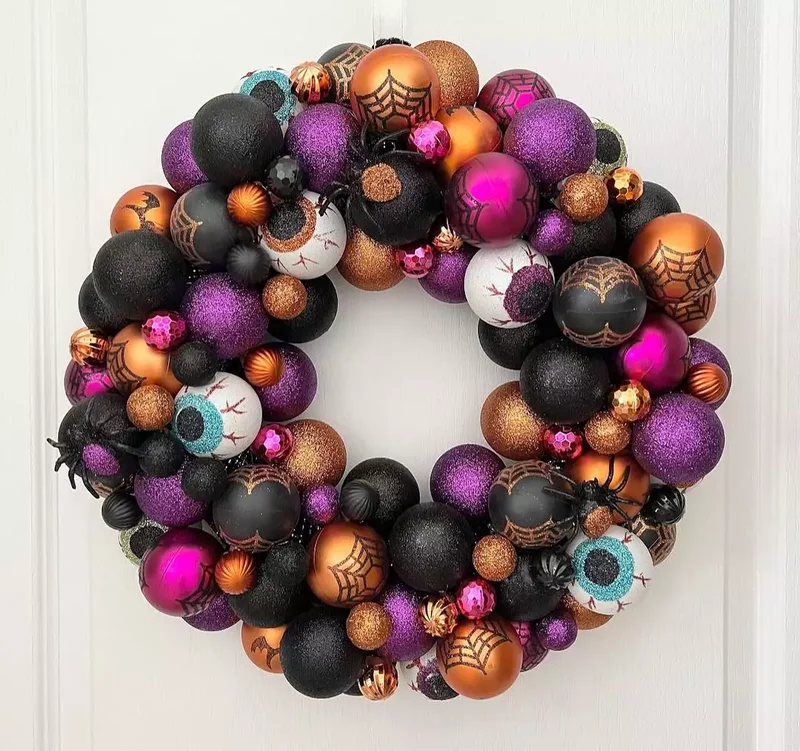 45 Halloween Wreath Ideas to Craft Before October Arrives 7 Ornament Halloween Wreath