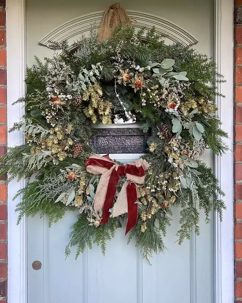 Christmas Door Decorating Ideas: 30 Designer Looks to Try 8 Ornate Wreath