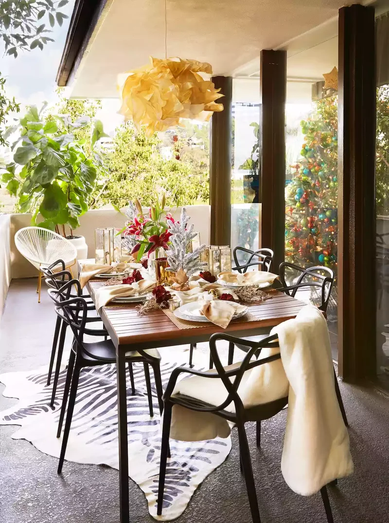 Outdoor Christmas Table