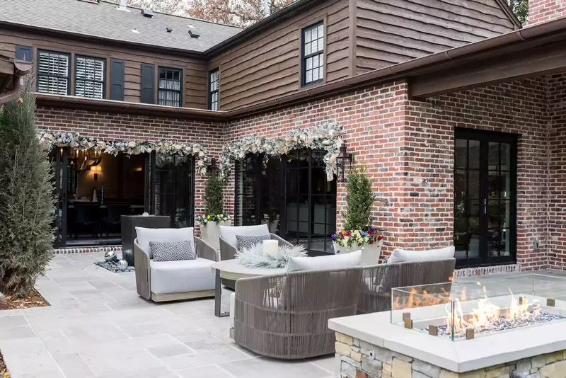 61 Unique DIY Christmas Garland Ideas for Festive Decor 55 Outdoor Patio Garlands