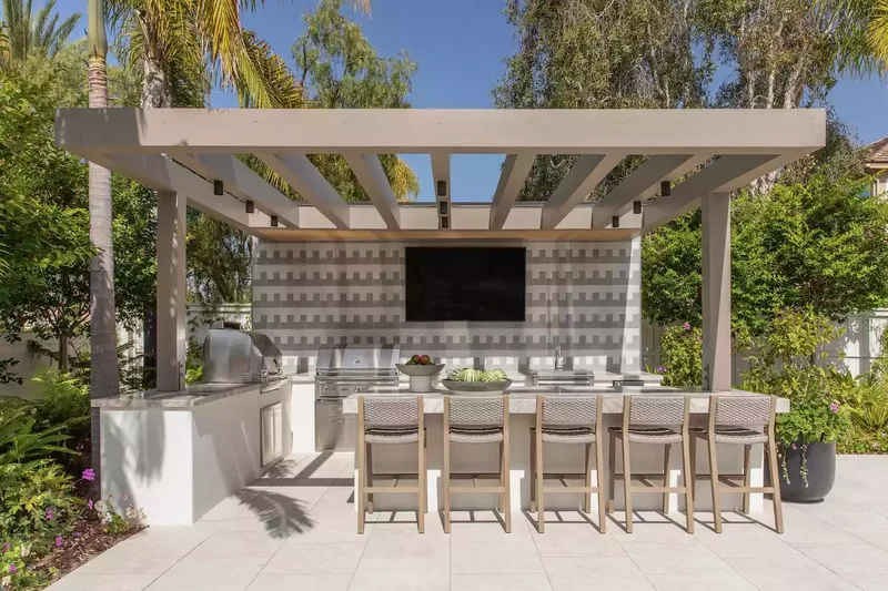 22 Outdoor TV Ideas to Create an Entertaining Backyard 2 Outdoor TV Under Pergola