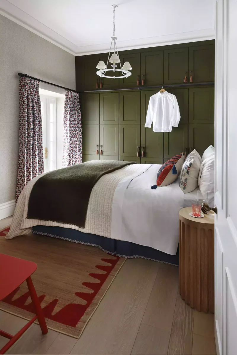 32 Dark Green Bedroom Designs to Inspire Your Next Makeover 10 Paint the Built-Ins