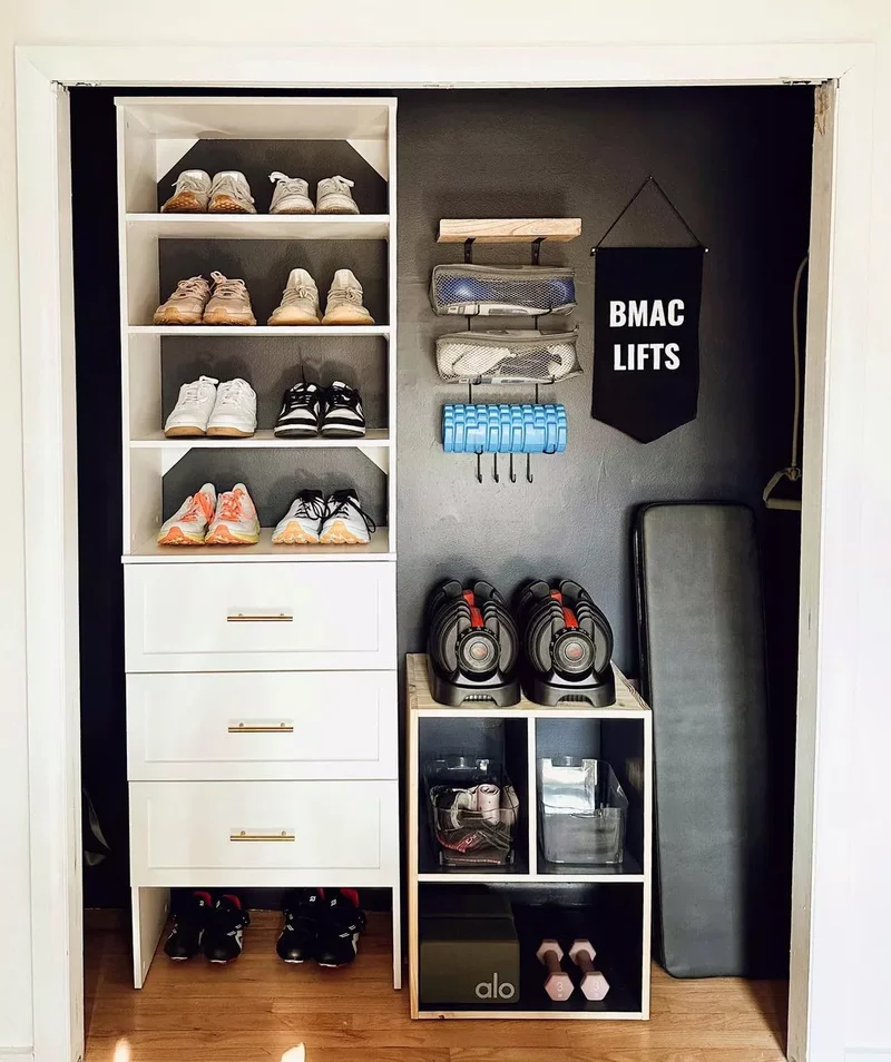 12 Beautiful Reach-In Closet Ideas for Your Next Makeover 2 Paint the Closet Interior