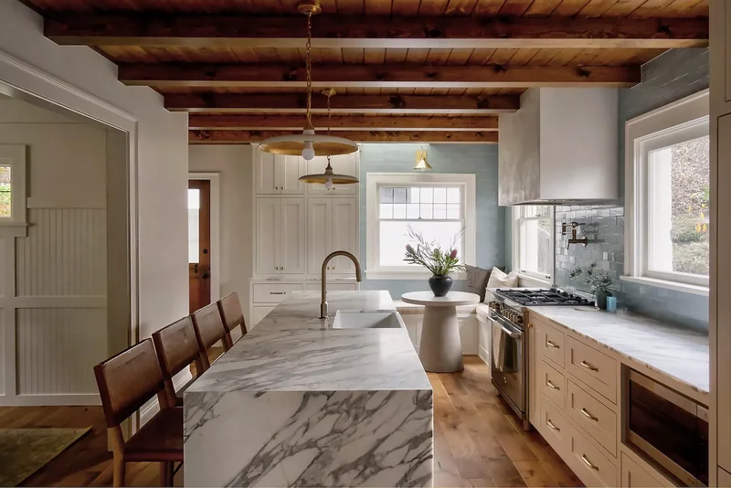 37 Banquette Seating Designs That Bring Cafe Vibes Home 5 Pair With an Island