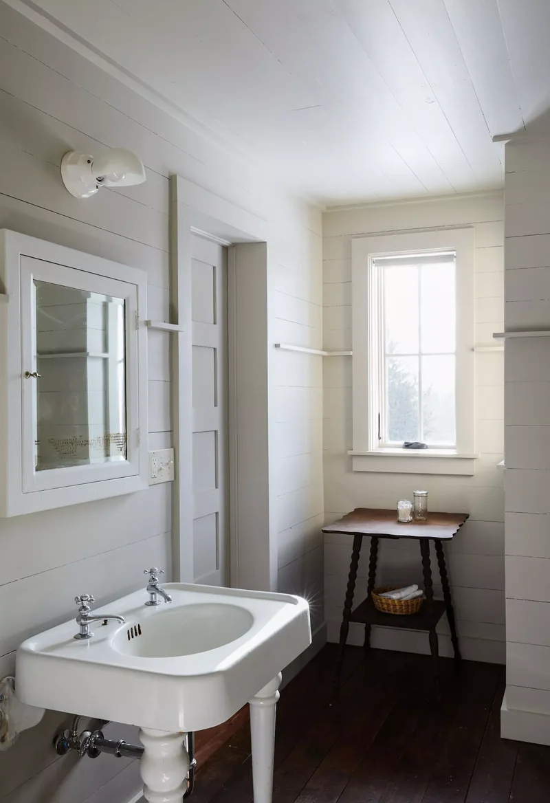39 Shiplap Bathroom Designs From Farmhouse to Modern Style 4 Paired With Antiques