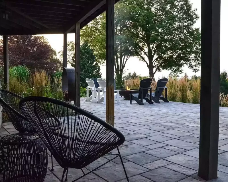 Patio With Flagstone Pavers