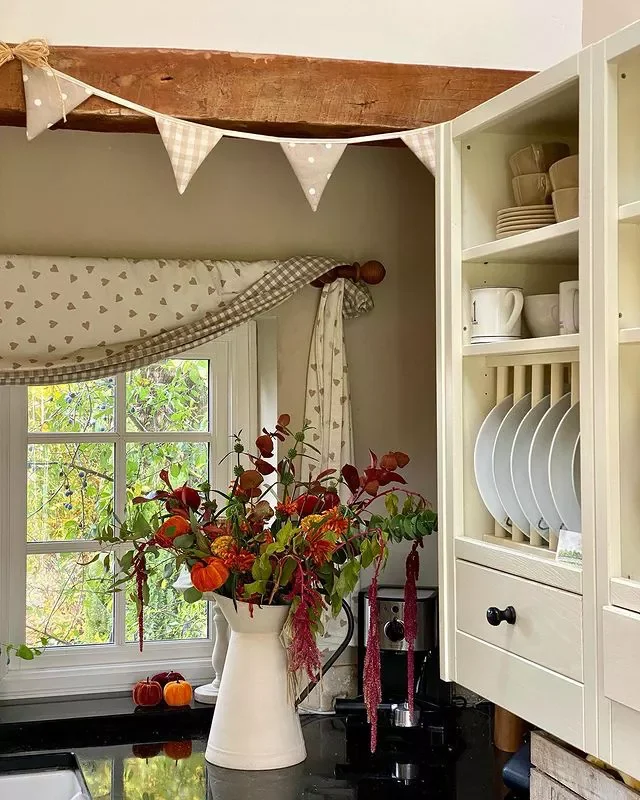 30 Charming Cottagecore Kitchen Ideas for Your Cozy Home 28 Pick Backyard Flowers