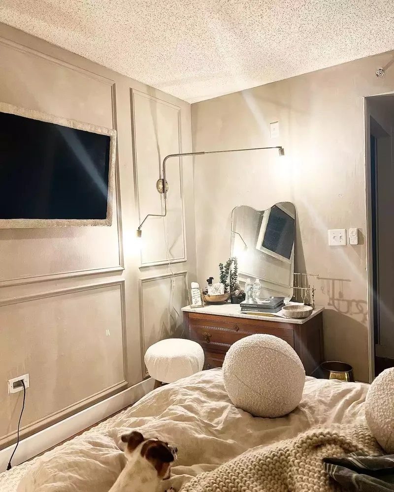 Pick Out a Double-Pronged, Adjustable Sconce