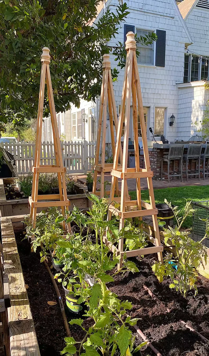 35 Beautiful Driveway Gate Ideas for Any Home Style 21 Picket Fence Gate