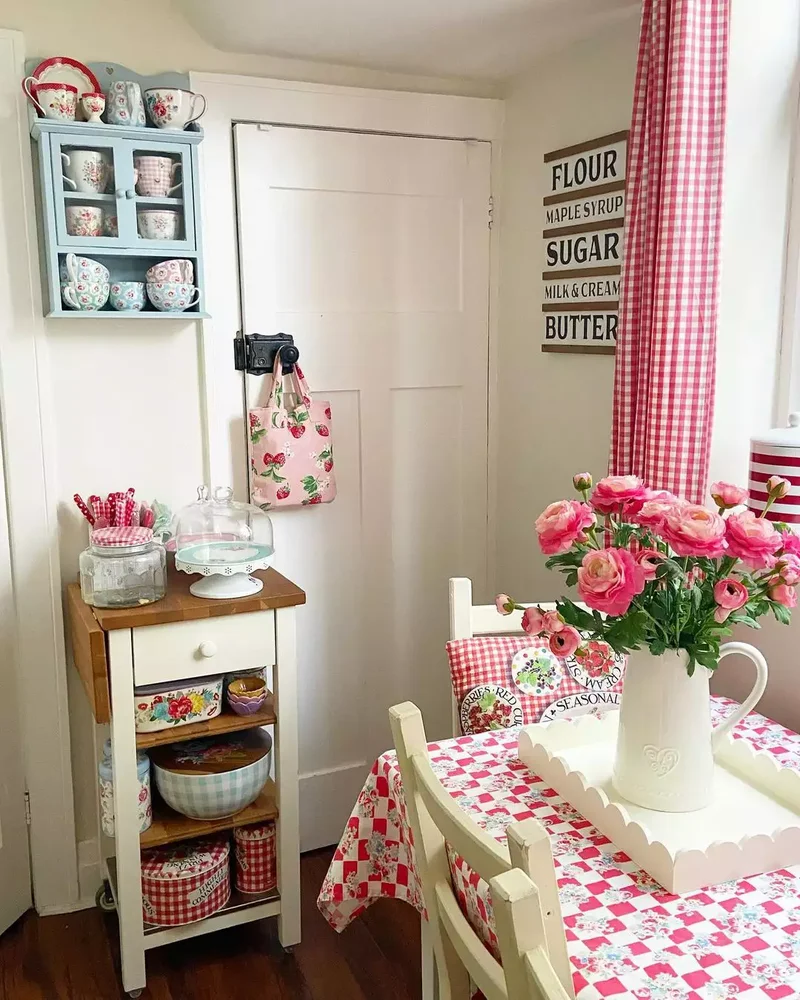 32 Country Kitchen Designs for a Cozy Cooking Retreat 10 Picnic-Inspired