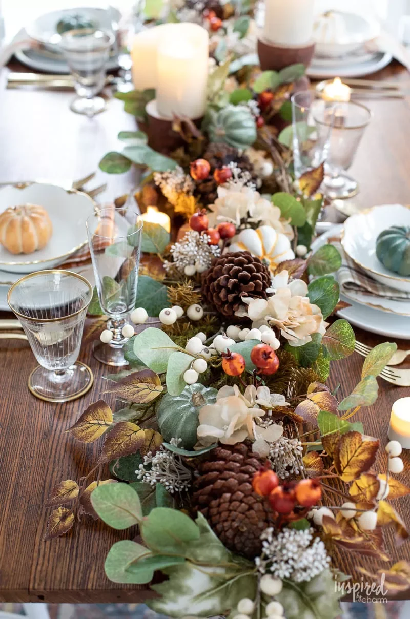 62 Stunning Thanksgiving Table Settings That Will Wow Guests 40 Pinecone Table Garland