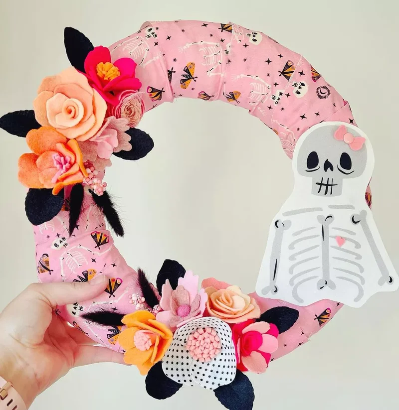 45 Halloween Wreath Ideas to Craft Before October Arrives 30 Pink Halloween Wreath