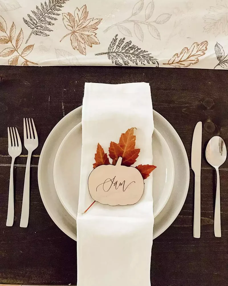 62 Stunning Thanksgiving Table Settings That Will Wow Guests 11 Place Card Keepsake