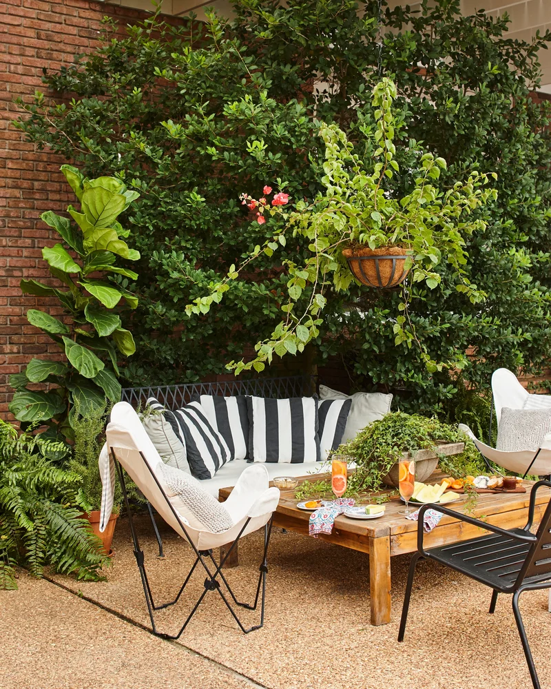 35 Stunning Patio Design Ideas for Your Outdoor Oasis 16 Plant a Beautiful Backdrop