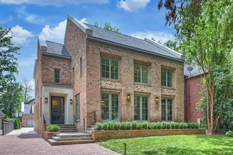 24 Stunning Driveway Landscaping Ideas for Amazing Curb Appeal 24 Planter Box