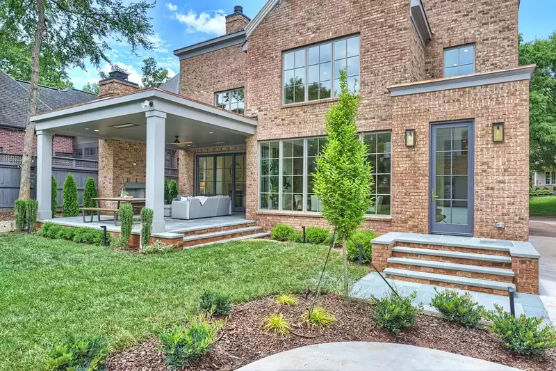 24 Stunning Driveway Landscaping Ideas for Amazing Curb Appeal 1 Planter With Shrubs