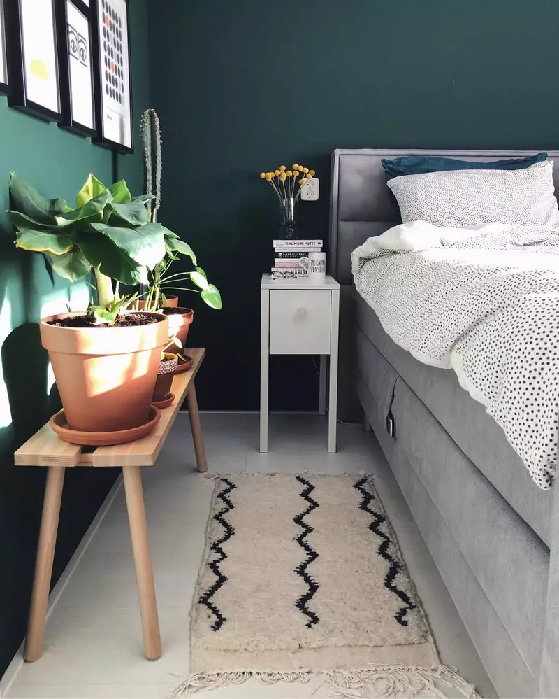 32 Dark Green Bedroom Designs to Inspire Your Next Makeover 14 Play With Pattern