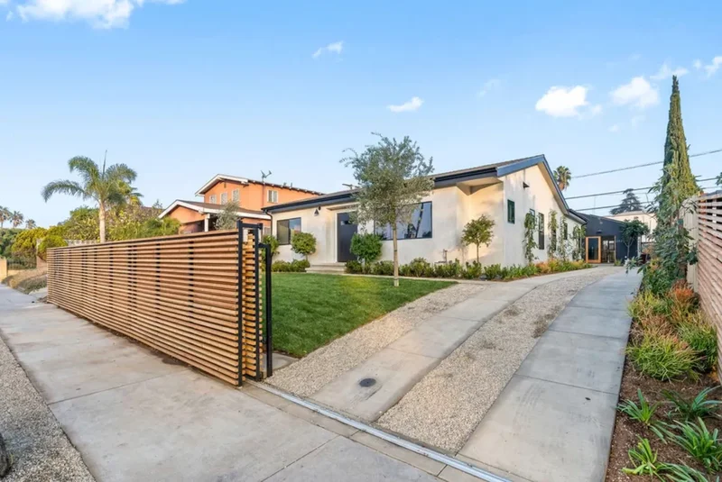 35 Beautiful Driveway Gate Ideas for Any Home Style 1 Pocket Driveway Gate