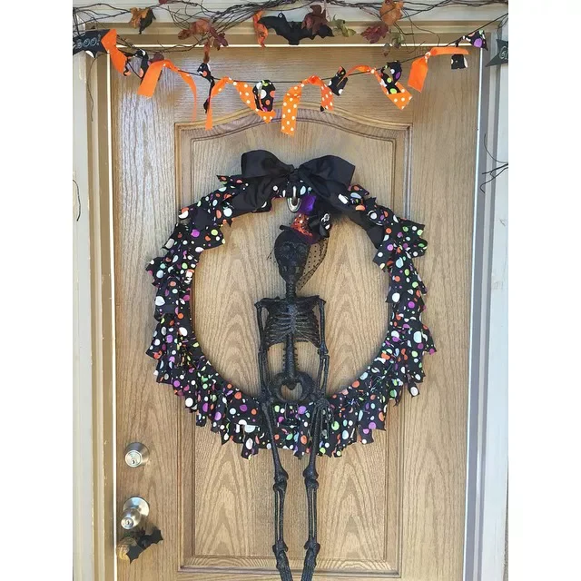45 Halloween Wreath Ideas to Craft Before October Arrives 33 Polka-Dot Halloween Wreath