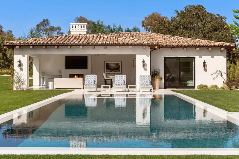 22 Outdoor TV Ideas to Create an Entertaining Backyard 16 Pool House Patio TV