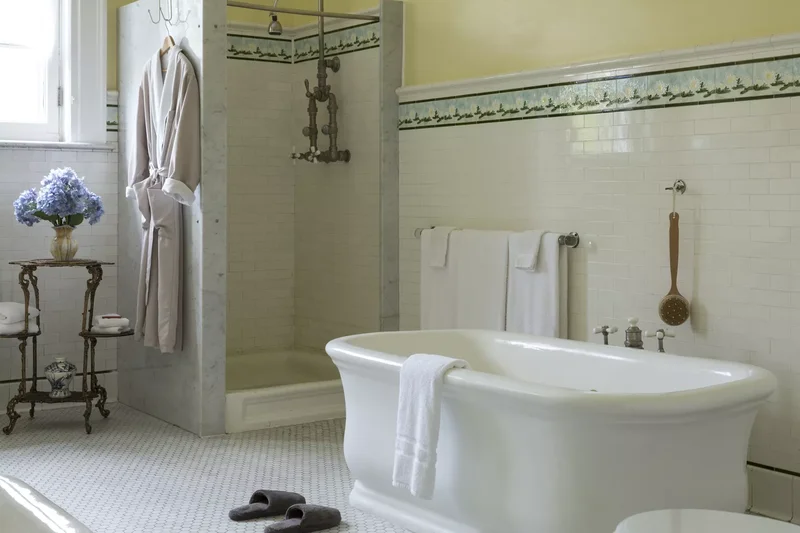 20 Vintage-Inspired Bathrooms Overflowing with Retro Appeal 3 Preserve History